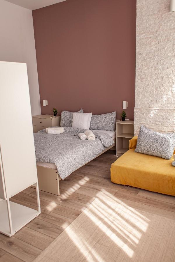 Sunny Studio Apartment Iasi Exterior photo