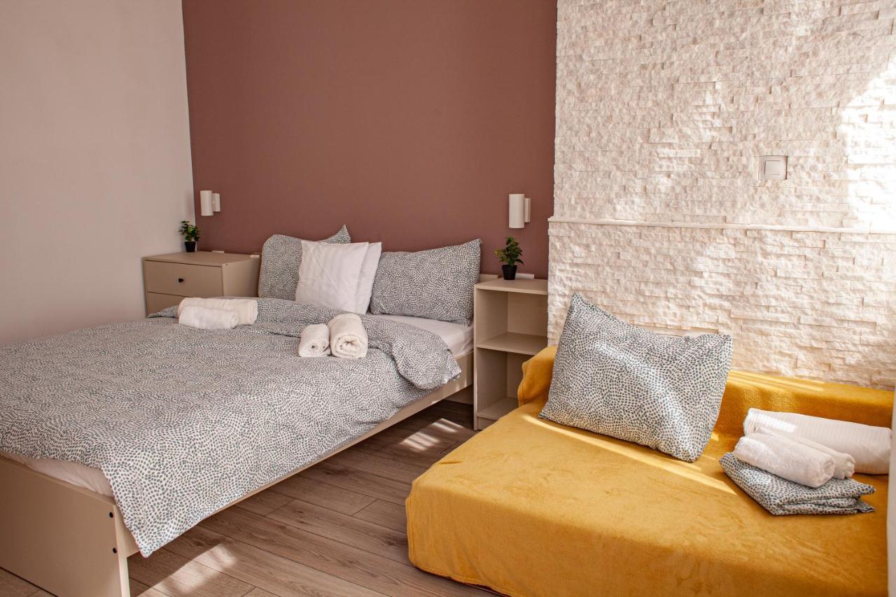 Sunny Studio Apartment Iasi Exterior photo
